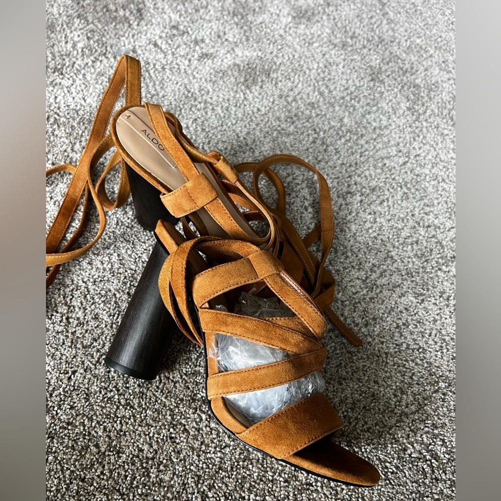 ALDO Cylinder Heel Suede Camel/Tan LACE UP SANDALS - Size 8 EUC